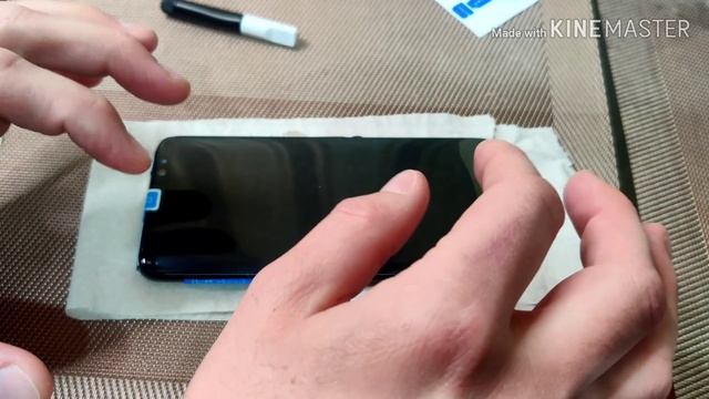 Как правильно наклеить защитное стекло на Samsung