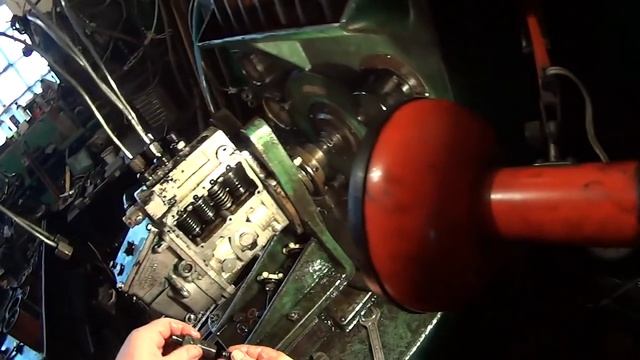 Началось в колхозе утро 2/4. Ремонт топливного насоса с  МТЗ 80.