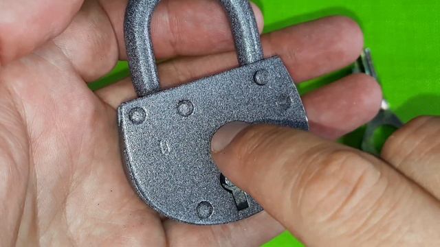 [ 121 ] ИМПРОВИЗИРОВАННАЯ ОТМЫЧКА ИЗ ВИЛКИ, КАК ВСКРЫТЬ ЗА 35-секунд АМБАРНЫЙ СУВАЛЬДНЫЙ ЗАМОК