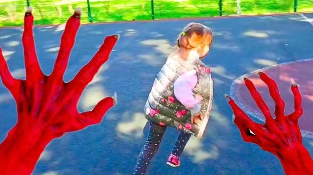 Злой Папа Насти гоняется за детьми