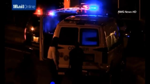 Тело Пола Уокера вытаскивают из обгоревшего Porsche