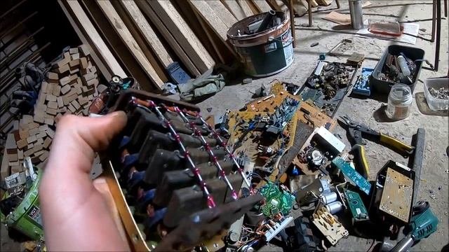 МНОГО СЕРЕБРА В СОВЕТСКИХ ПЛАТАХ! ГДЕ НАЙТИ СЕРЕБРО!? РАДИОДЕТАЛИ СОДЕРЖАЩИЕ СЕРЕБРО!! СТАЛК!