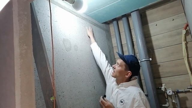 Как быстро выровнять стену плиточным клеем под плитку. Штукатурка бетонной стены плиточным клеем.