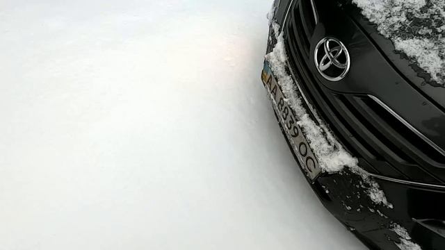 Застрял в снегу. Эксперимент по выезду из снега без лопаты. Проверяю приспособы антибукс