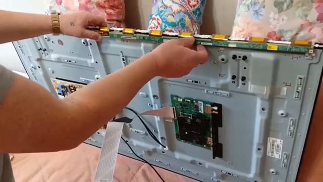 Замена матрицы телевизора Samsung UE 50 AU 8000 U