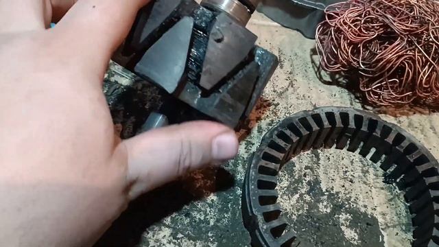 РАЗБОРКА ГЕНЕРАТОРА ВАЗ 2108 НА ЦВЕТМЕТ, ДОБЫВАЮ МЕДЬ ЛАТУНЬ АЛЮМИНИЙ. ПОИСК МЕДИ! Поиск металла!