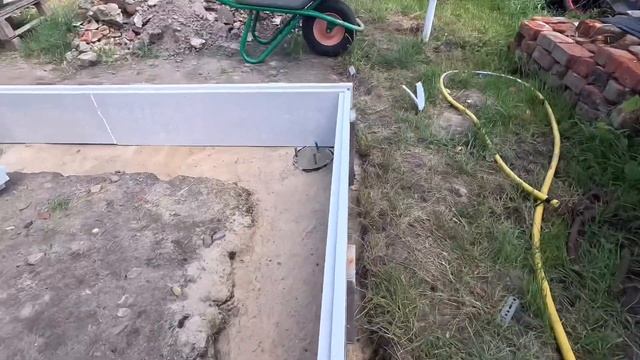 Утеплил фундамент до заливки… Опалубка из пеноплекса…
