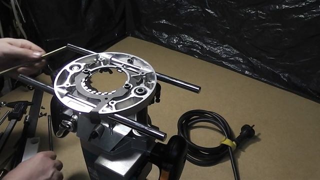 Лифт Встроенный в стойку фрезера Makita 3612C с выводом на подошву для работы в столе