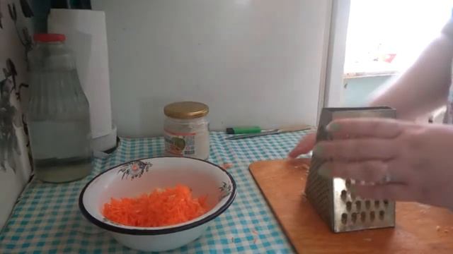 Салат "морковка с сыром и чесноком"