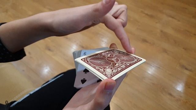 Как крутить карты на пальцах! Обучение карточным трюкам с нуля. ? Muse Cut ?