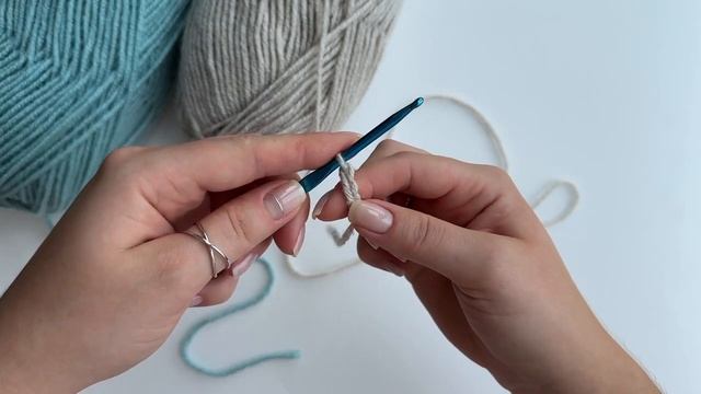 Вязание крючком для левшей • 1 урок: начальная петля, цепочка из воздушных петель, кольцо амигуруми