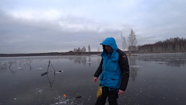 Ловля Ротана Зимой по Первому Льду. КЛЁВО Открылись на Торфяниках близ Саньково!