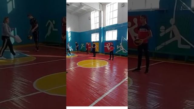 урок физической культуры "нападающий удар"
