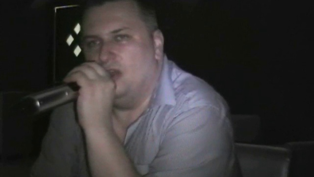 Красное, черное, ноль караоке исполняет Илья Синенко