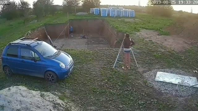 Часть 1. Постройка дома из газоблоков. Цоколь из блоков ФБС  своими руками. Дом с нуля.