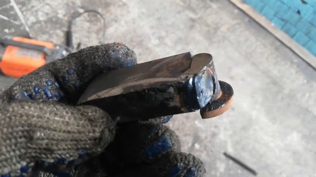 Самодельный съёмник из подручных материалов для снятия подшипников из посадочных мест.