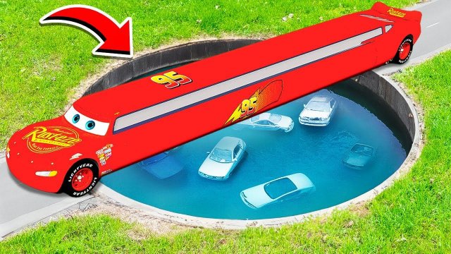 ПРОЕХАЛ ГЛУБОКУЮ ЯМУ С ВОДОЙ НА САМОМ ДЛИННОМ ЛИМУЗИНЕ МОЛНИЯ МАКВИН ТАЧКИ ГТА 5 МОДЫ МУРКА