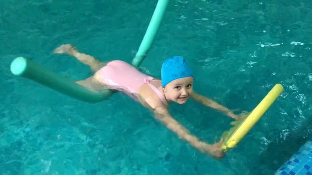 Плавание в детском бассейне