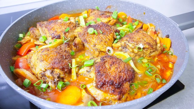 Рецепт ужина который сводит с ума! Куриные бёдра с овощами. Вкусно и просто!