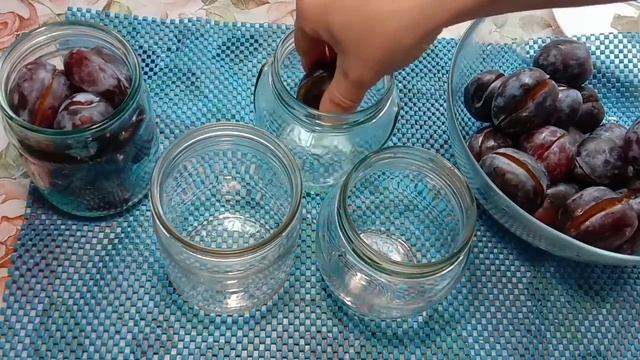 Слива маринованная с корицей и чесноком.