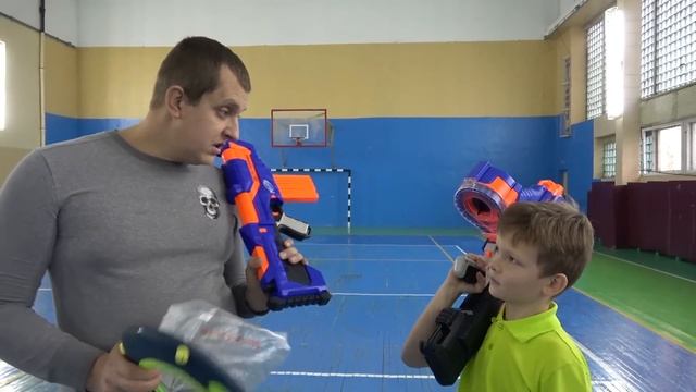BROS SHOW vs NERF BROS SHOW. НЕРФ ЧЕЛЛЕНДЖ В СПОРТЗАЛЕ. NERF CHALLENGE.