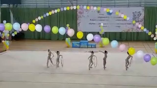 групповые упражнения.С обручем/художественная гимнастика