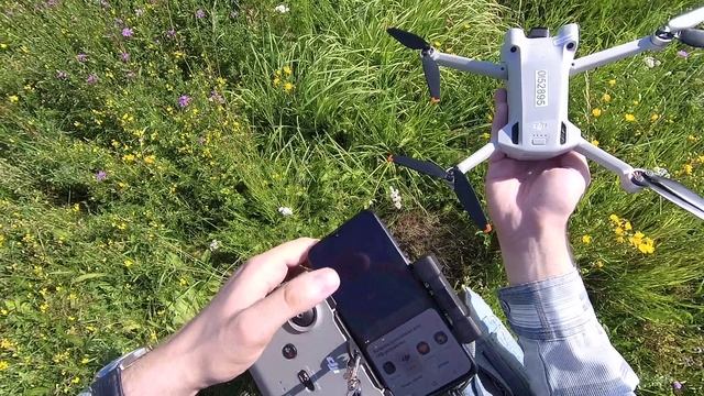 Запуск с руки квадрокоптера Dji Mini 3 pro. Полет предварительно согласован через Небосвод.