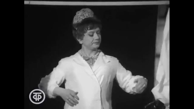 Олег Табаков в в роли буфетчицы Клавы в спектакле " Всегда в продаже". 1972 г.