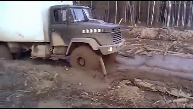 Месим грязь на грузовике Урал
