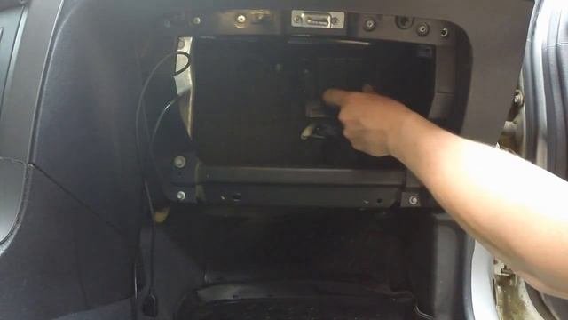 Замена фильтра салона на автомобиле Great Wall Hover H5
