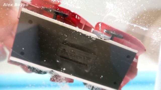 Что внутри машинки которая ездит по  стенам и потолку? alex boyko