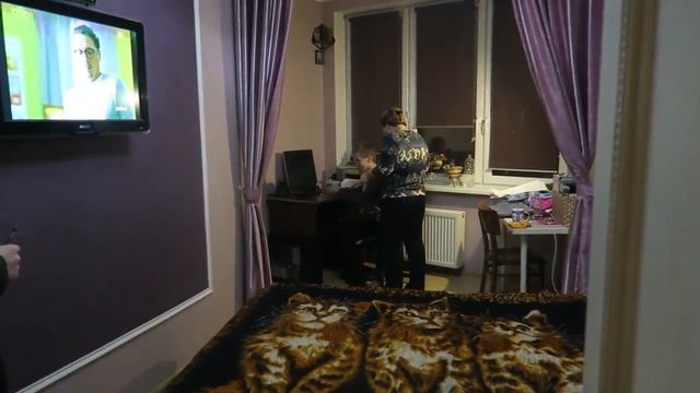 Мать разбила компютер гриферу.Он разбил ноутбук матери........*