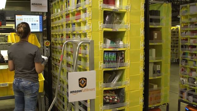 Amazon Warehouse Robots : Mind Blowing Video