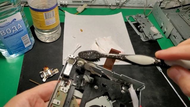 Автомагнитола плохо принимает и не читает диски
