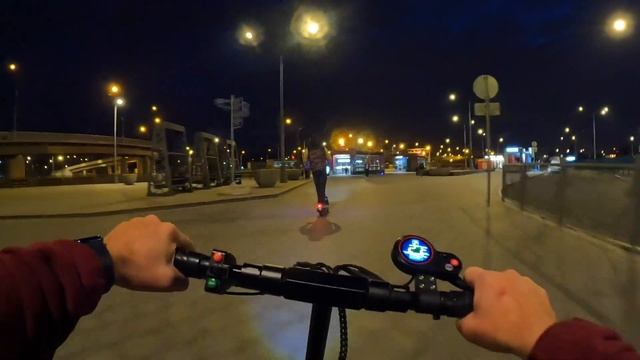 Вечерняя покатушка на электросамокатах по Москве. Самокат Kugoo M4 мнение.