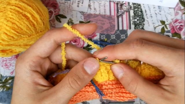 Плюшевые пинетки спицами / пинетки из плюшевой пряжи спицами/ носочки из плюшевой пряжи