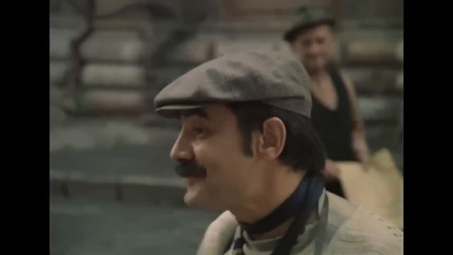 А ну-ка, убери свой чемоданчик!