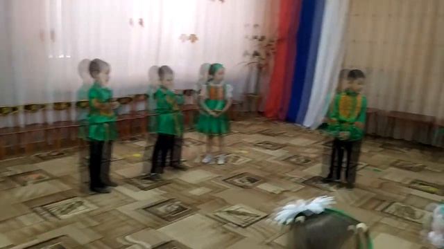 Русская народная игра " Уж я золото хороню"