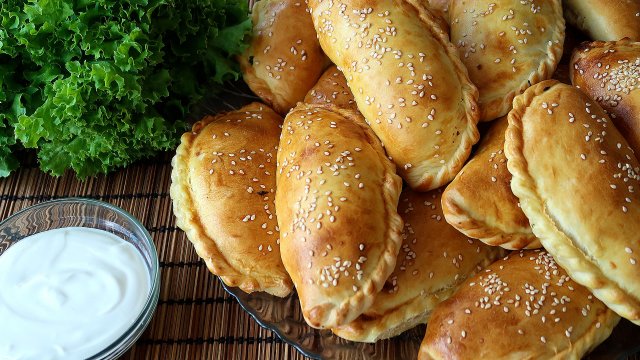 Быстрые пирожки с мясом в духовке. Бездрожжевое тесто.