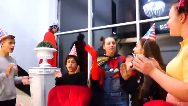 День Рождения СЕСТРЫ Вампира!!! ⁄ ⁄ Леди Диана