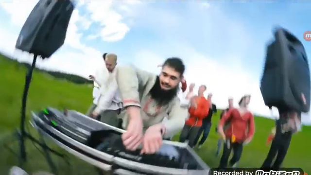 Надо поле притоптать