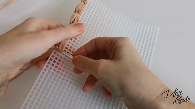 Сумка из рафии крючком на канве. Часть 1