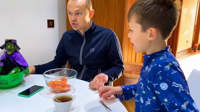 ВЛОГ Макс говорит на Французском - Катя на английском 24 часа