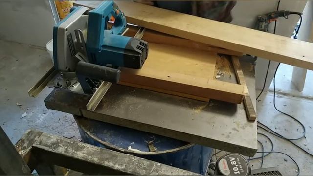 Очень простое приспособление для торцевания доски.