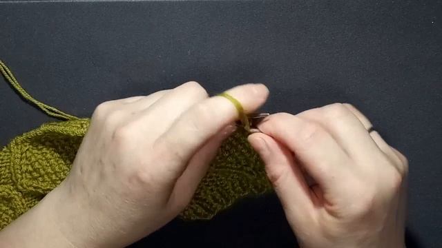 Вязание спицами. Шапка кубанка с ромбами.