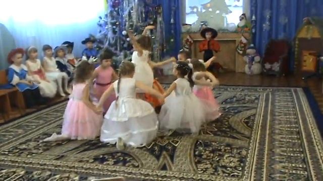 а я не хочу, не хочу по расчету....зажигательный танец детей