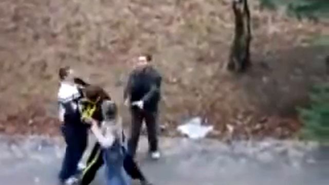 Боксер вступился за девушку и побил двух гопников