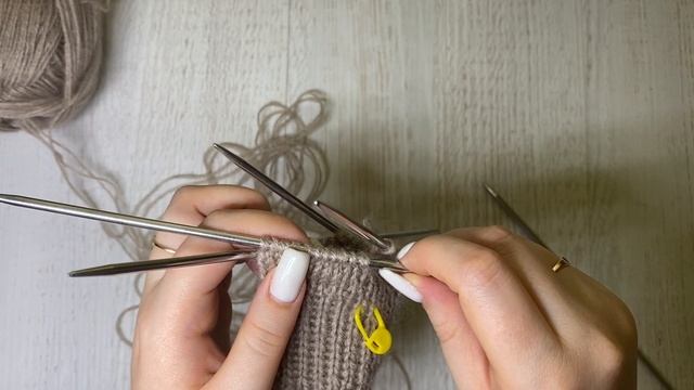 ВАРЕЖКИ СПИЦАМИ\\ПРОСТОЙ РЕЛЬЕФНЫЙ УЗОР