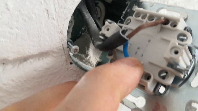 Как подключить проходной выключатель