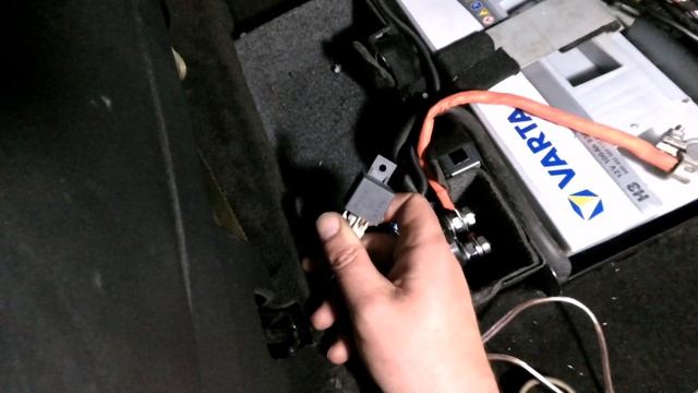 Как подключить выключатель массы "-" или "+" на автомобиль. Управление прерывателя минуса с кнопки.